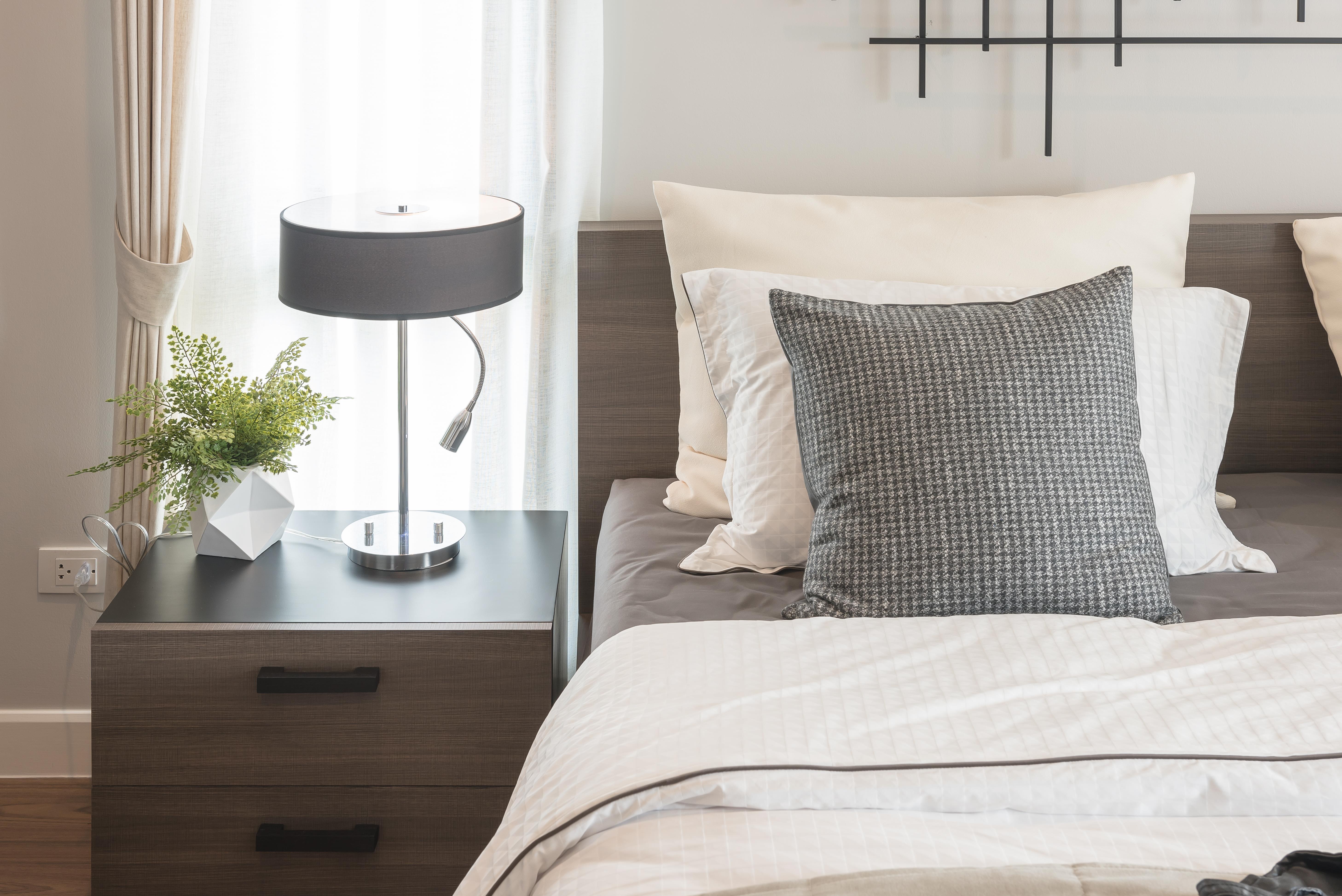 How to Design a Cozy Bedroom with the Right Furniture Set